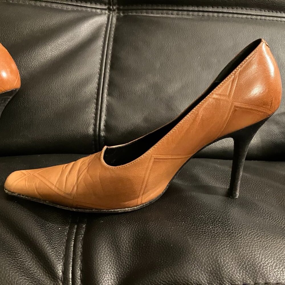 Giorgio Fabiani Italian Leather Heels 37 (US 7) Escarpins en cuir